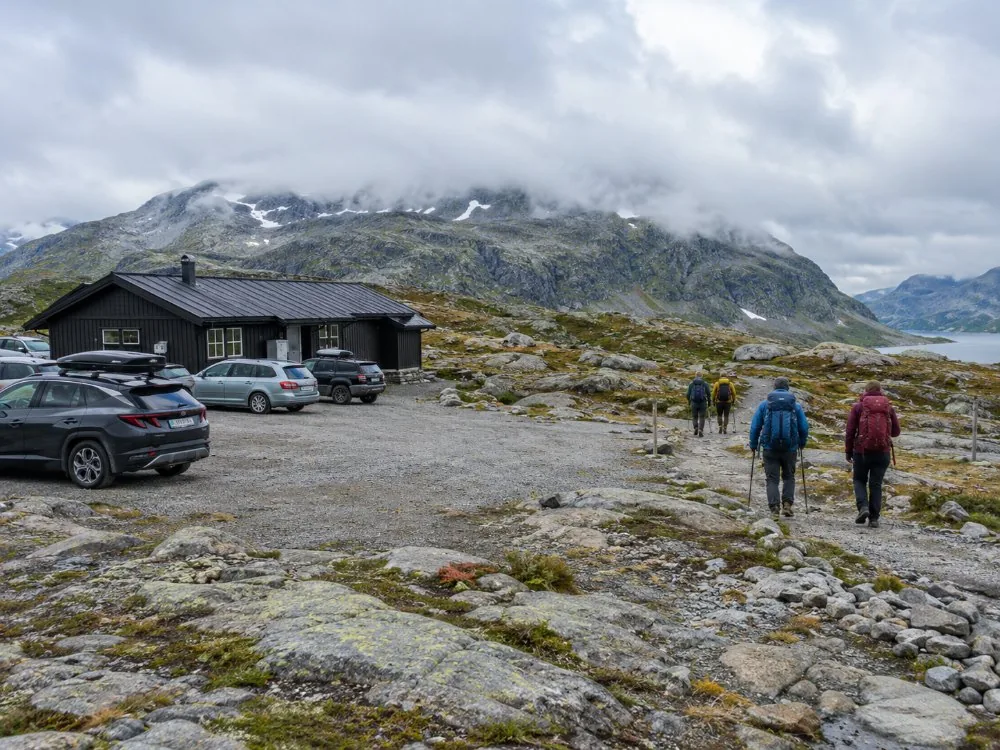 The Øygardstøl car park and service building at the start of the Kjerag trail