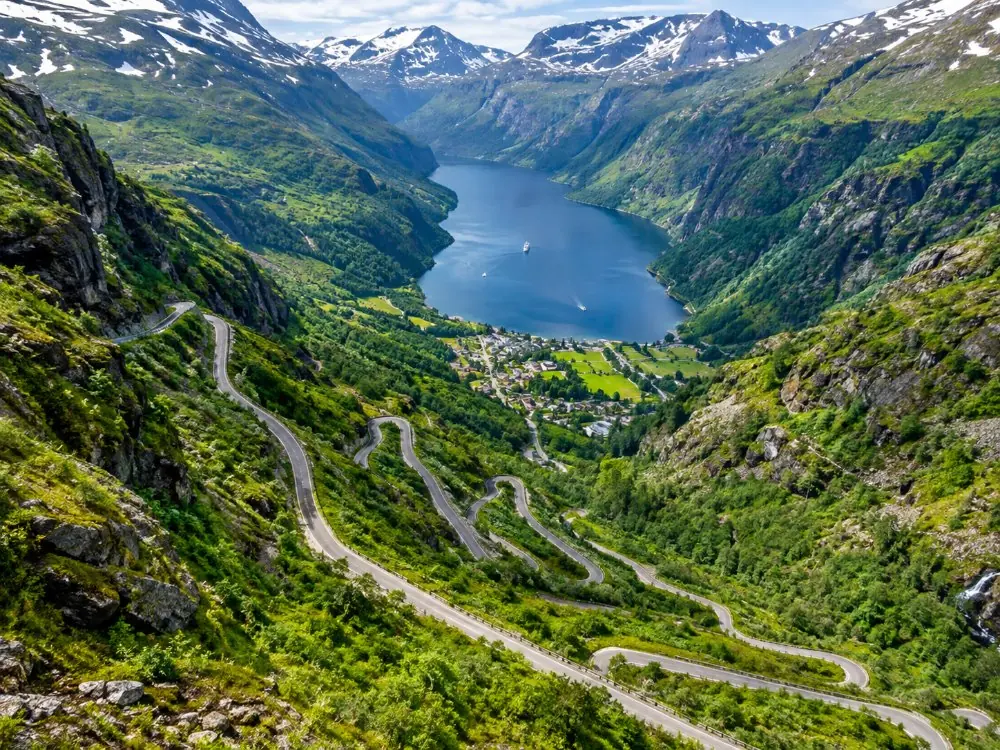 The hairpin bends of Fv500 climbing from Lysebotn towards the trailhead